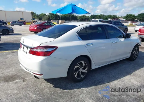 2017 Honda Accord Lx z USA, uszkodzony, nr VIN 1HGCR2F37HA051132